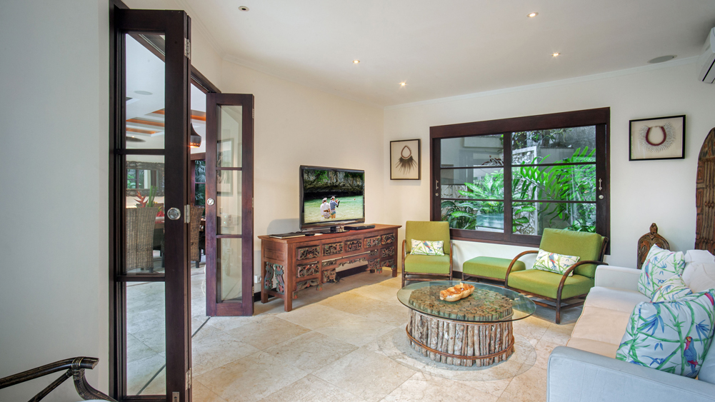 14. Villa Avalon Main House - Indoor living area